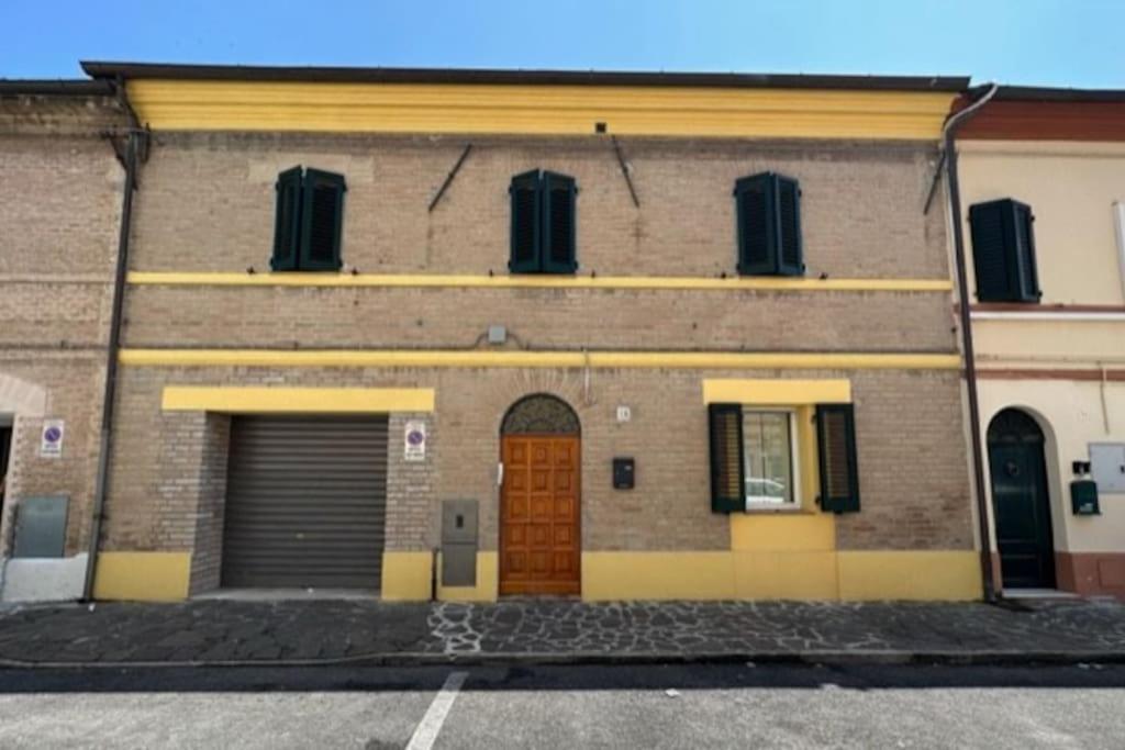 Affittacamere Il Cortile Chiaravalle Marche Eksteriør bilde