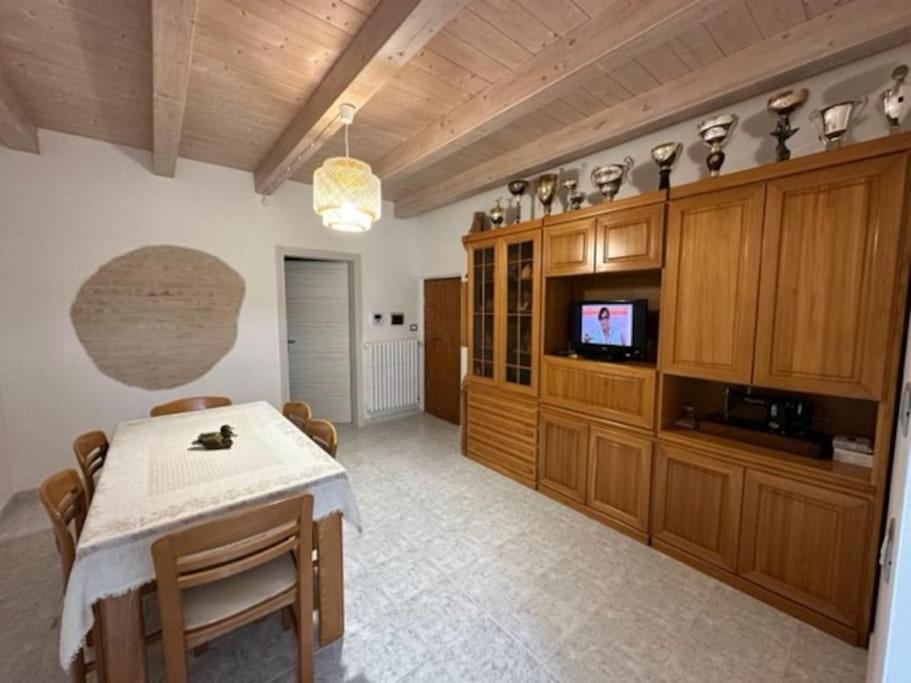 Affittacamere Il Cortile Chiaravalle Marche Eksteriør bilde