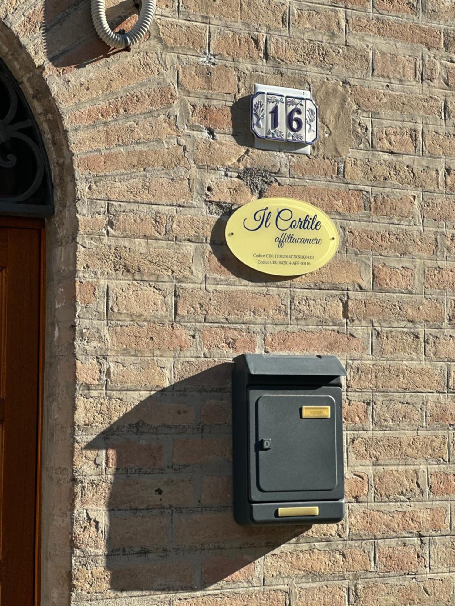Affittacamere Il Cortile Chiaravalle Marche Eksteriør bilde